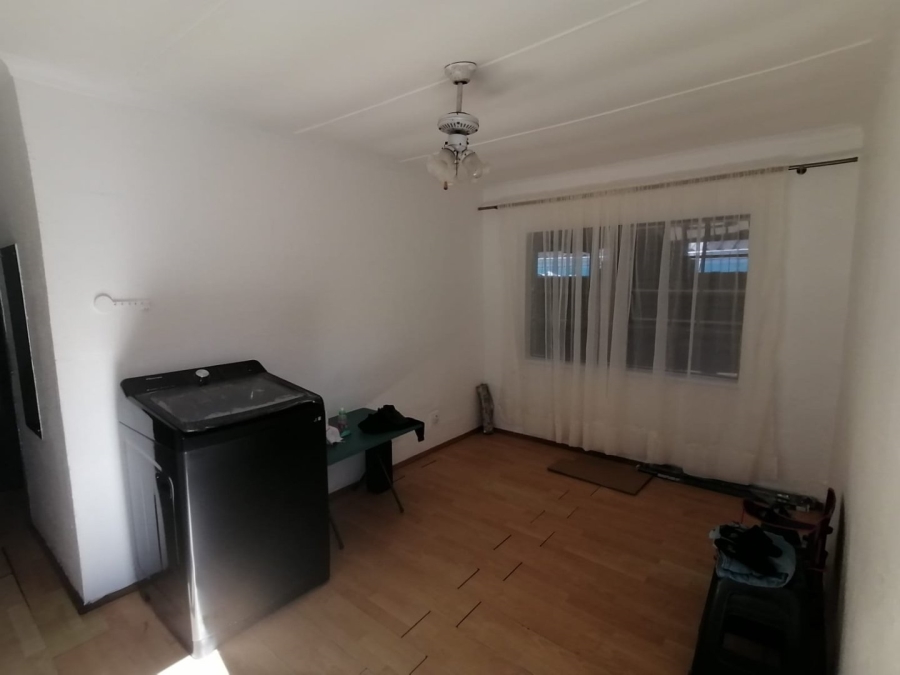 Bedroom Property for Sale in Eastridge Western Cape